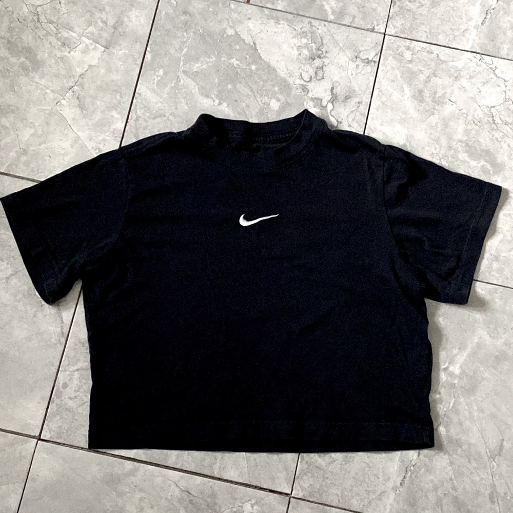 “The Nike Tee” Cropped 🆕 w/o tags